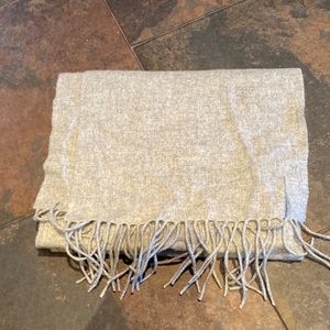Grey Uniqlo cashmere scarf